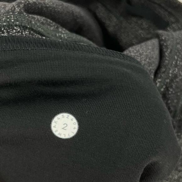 Lululemon Train Times 7/8 Pant Size 2 Luminosity Foil Print Black Silver - Picture 3 of 8